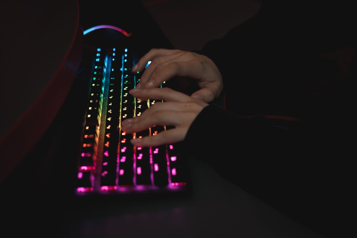 A keyboard with a switch puller tool replacing a switch